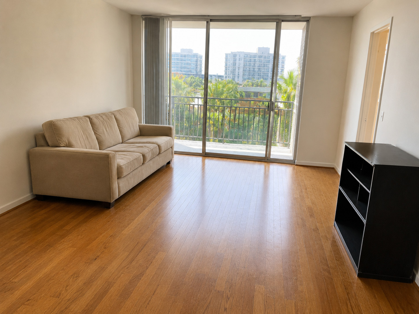 Clean and empty Mid-Wilshire apartment living room after professional junk removal and cleanout service